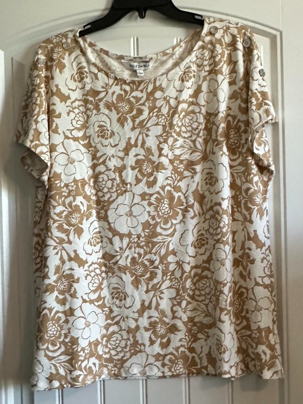 NWT Emily Daniels Beige/White Floral Blouse-XL